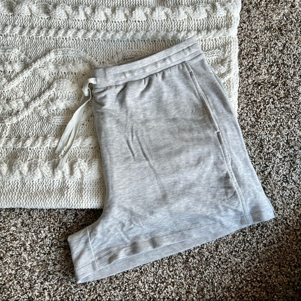 Lou & Grey Signature Soft Shorts Size XL in Grey